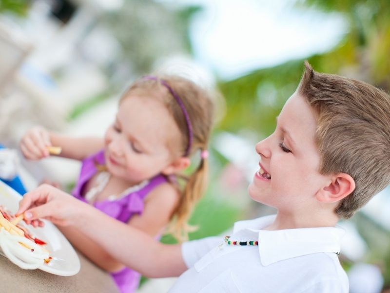 kids eating at marco island restaurant